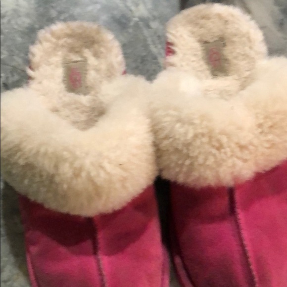 UGG pink slippers size 5 💖 - Picture 2 of 4